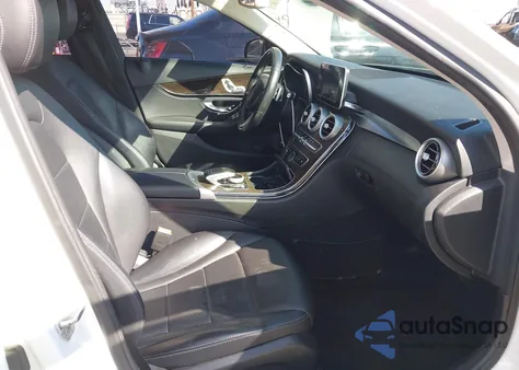 2015 Mercedes-Benz C 300 z USA, uszkodzony, nr VIN 55SWF4JB4FU082999